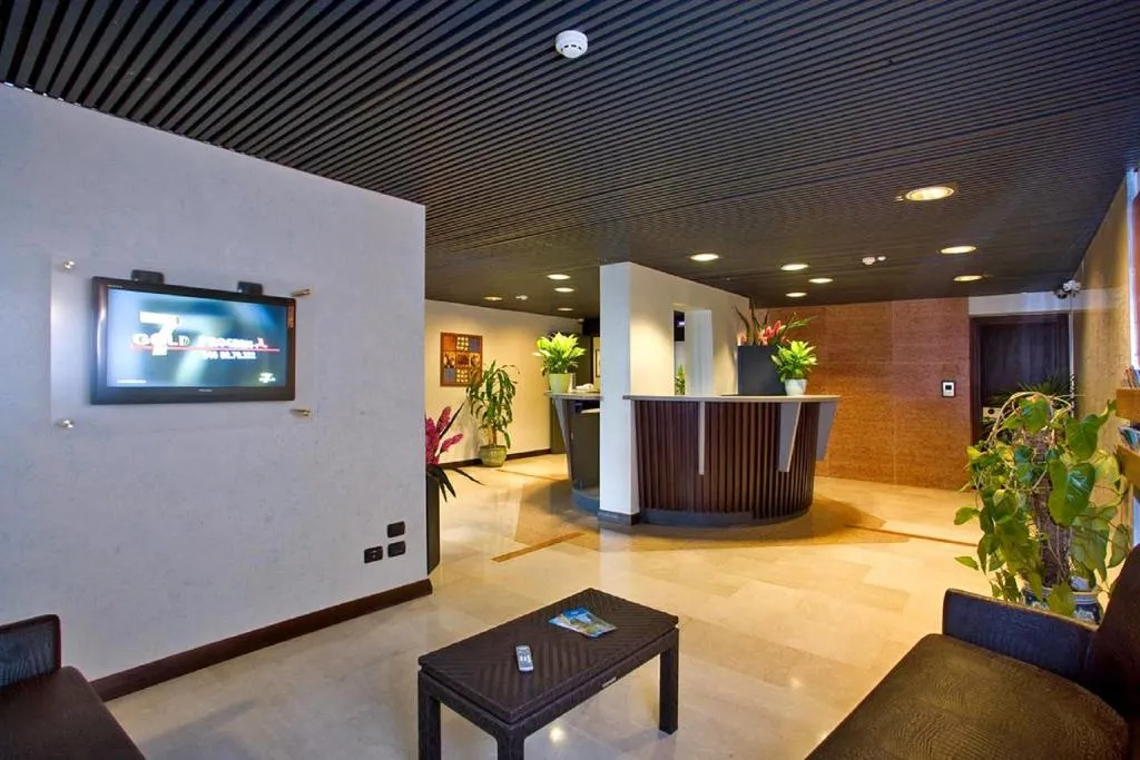 Lobby, Smeraldo, Milan