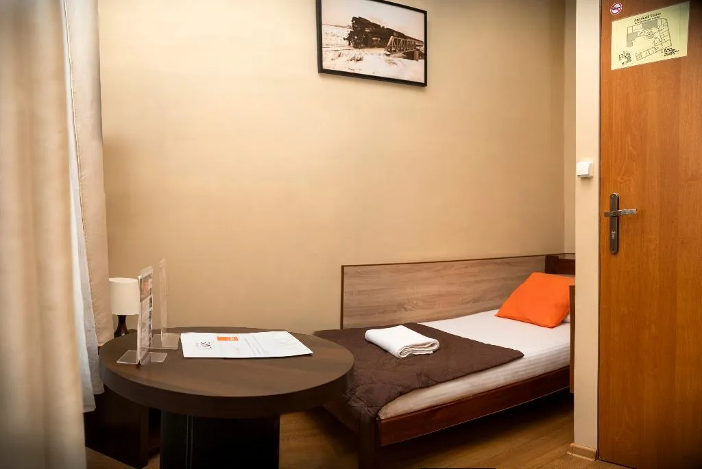 SINGLE WITH SHARED BATHROOM Room, Station Aparthotel, Krakow