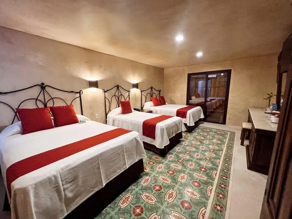 FAMILY ROOM THREE BEDS Room, El Meson del Marques, Cancun Area