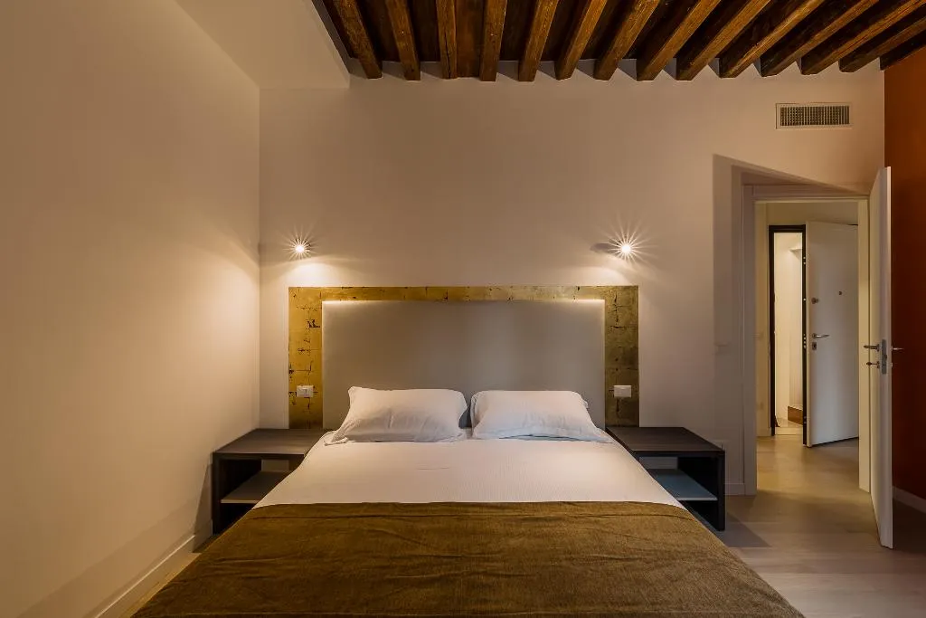 APARTMENT CAPACITY 4 TWO BEDROOMS Room, Charming Palace Corte Del Teatro, Venice