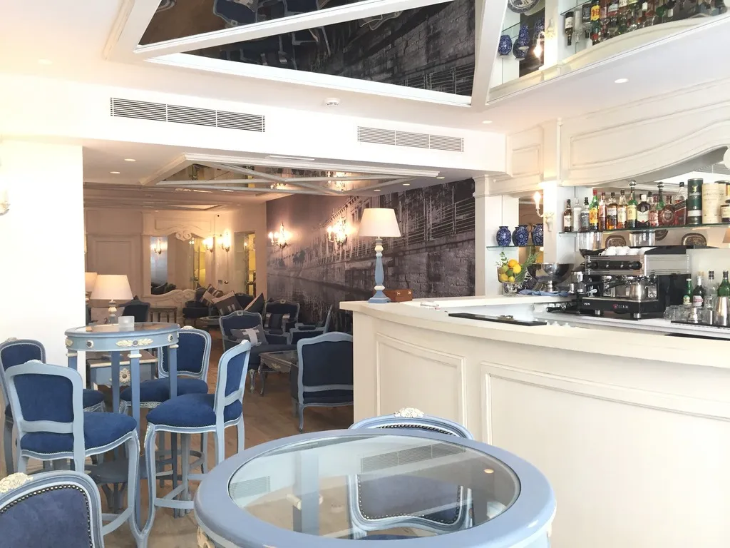 Bar, Osborne Hotel, Malta