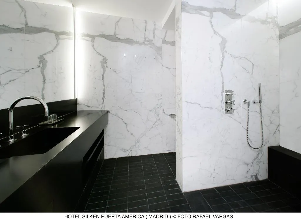 DOUBLE STANDARD Room, Puerta America Madrid, Madrid