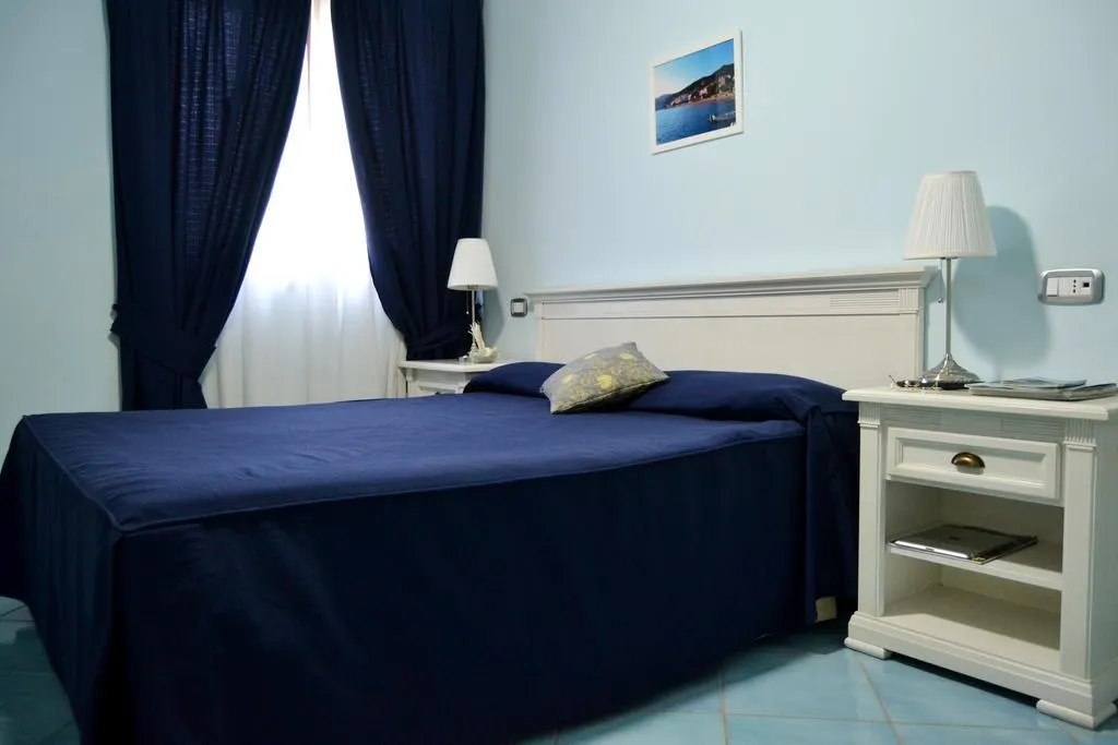 QUADRUPLE SUPERIOR Room, Parco dei Principi, Naples