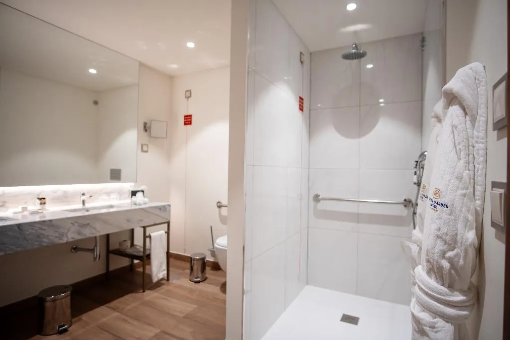 DOUBLE Accesible Deluxe  Room, Boeira Garden Hotel Porto Gaia, Curio Collection, Porto