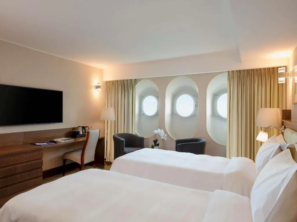 DOUBLE SUPERIOR CITY VIEW Room, Queen Elizabeth 2, Dubai