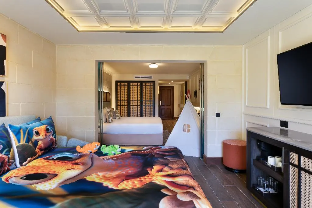 FAMILY ROOM POOL VIEW Room, Kempinski Hotel San Lawrenz, Gozo
