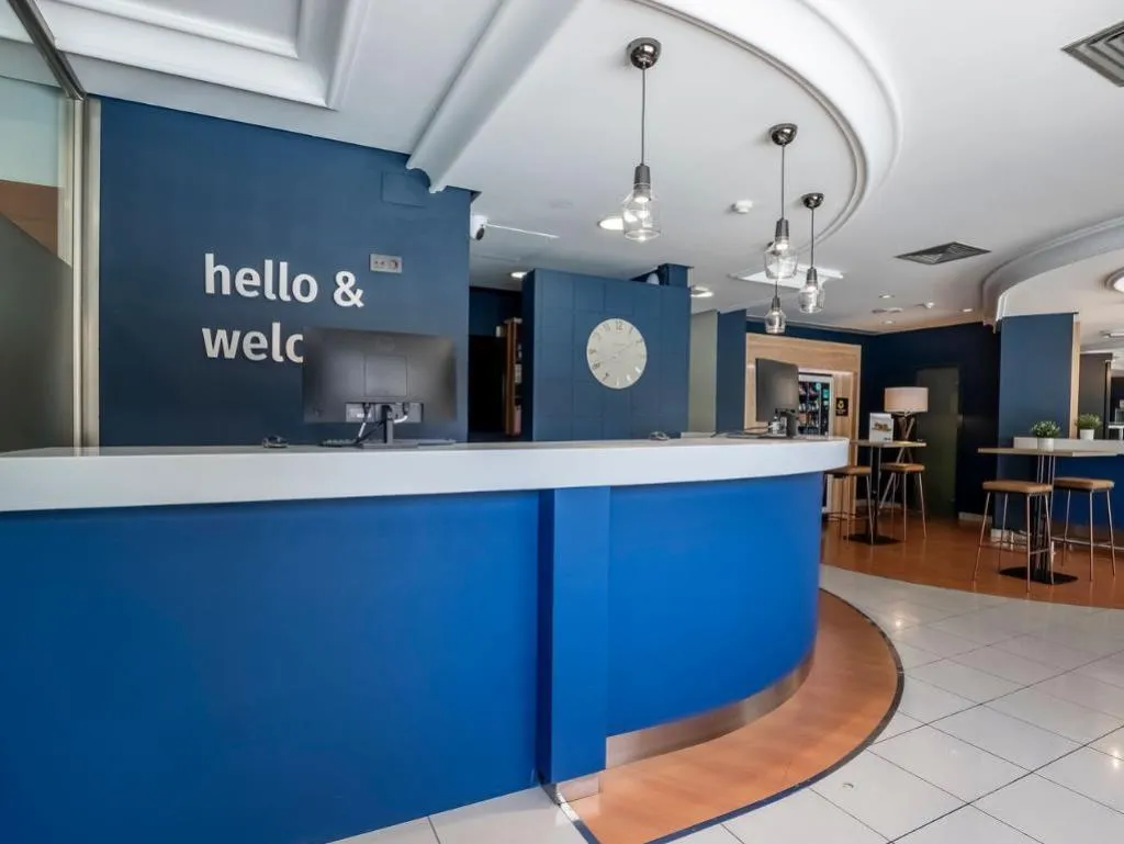 Lobby, Travelodge Alicante Puerto, Costa Blanca