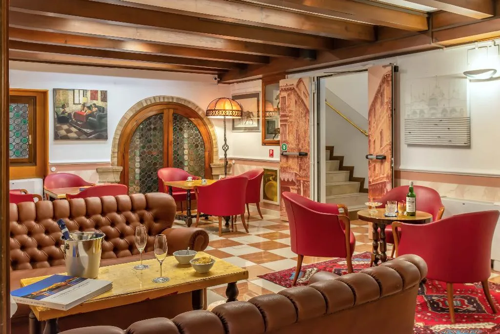 Lobby, La Fenice et des Artistes, Venice
