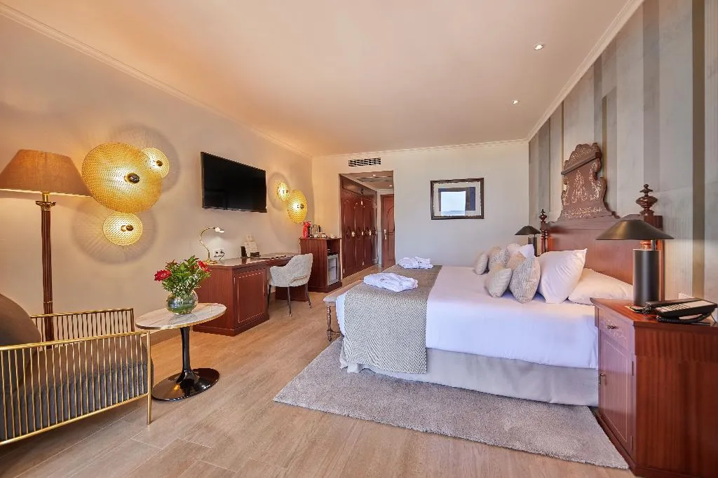 DOUBLE SINGLE USE DELUXE SEA FRONT Room, Secrets Mallorca Villamil Resort & Spa Only Adults, Majorca