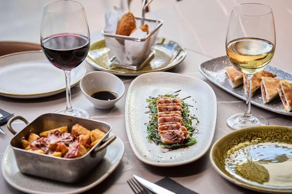 Restaurant, Catalonia La Maquinista, Barcelona