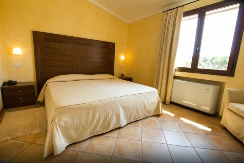 Room, Nibaru, Olbia