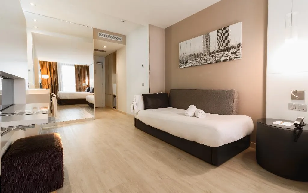 TRIPLE STANDARD Room, Grums Hotel & Spa, Barcelona
