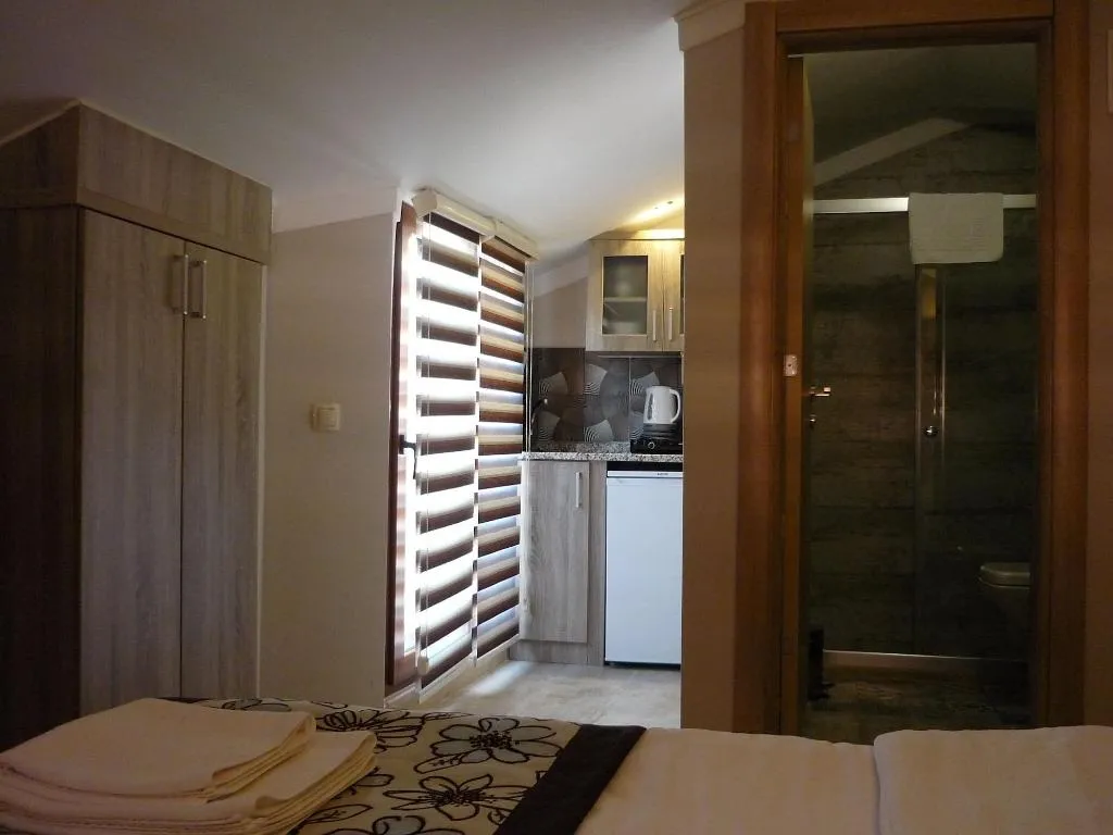 Room, Street61 Studios, Dalaman