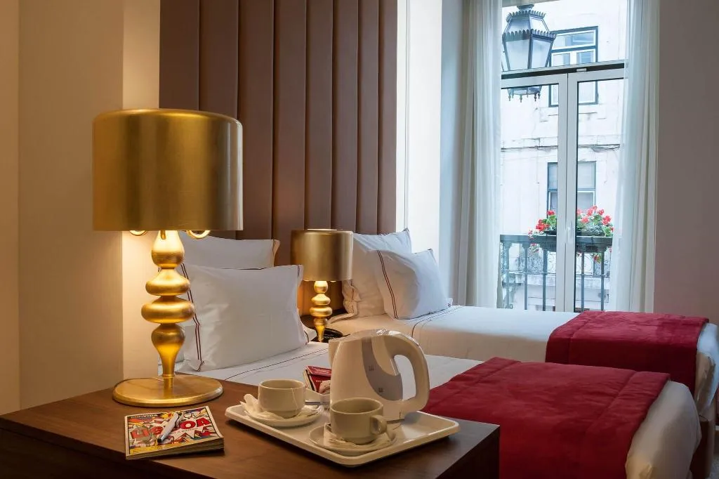FAMILY ROOM QUEEN SIZE BED Room, The 7 Hotel, Lisbon