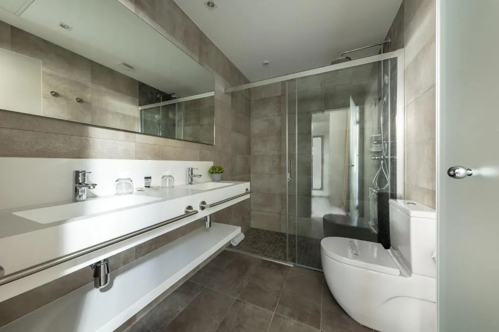 Room, Oasis, Barcelona