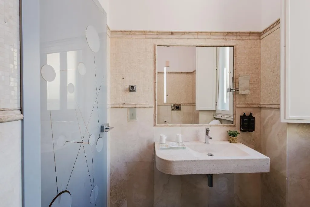 DOUBLE SUPERIOR Room, Hotel Trecento, Rome