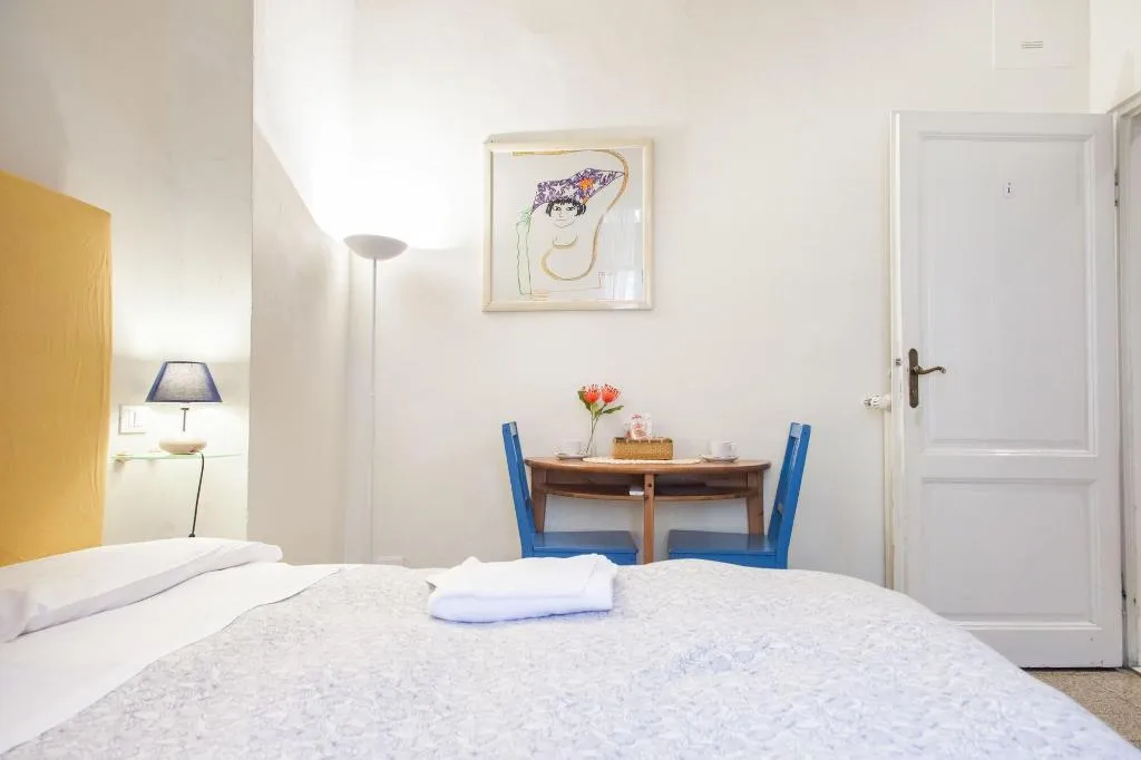 Room, Bed & Bed Cassia, Florence