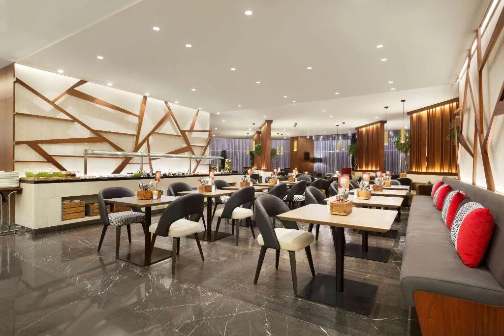 Restaurant, TRYP by Wyndham Dubai, Dubai