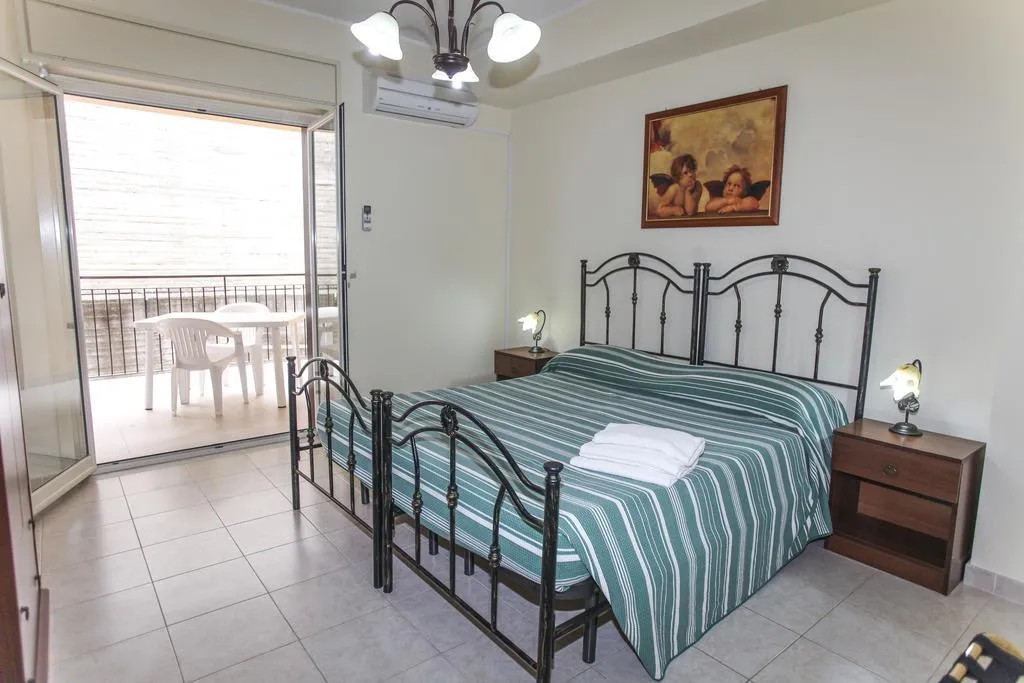 APARTMENT STANDARD Room, Miosotis Apartments, Taormina