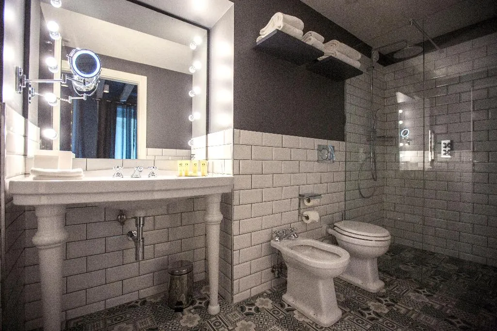 SUITE QUEEN SIZE BED Room, Hotel Indigo Milan - Corso Monforte, Milan