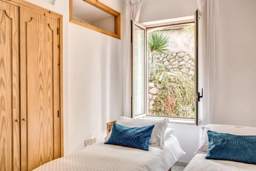 APARTMENT THREE BEDROOMS TWO BATHROOMS Room, Gocce Di Capri  Residence, Naples