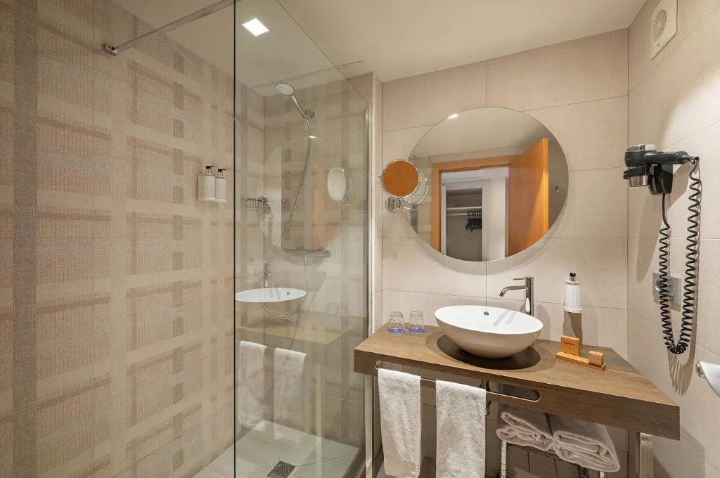 DOUBLE SINGLE USE ECONOMY Room, Port Alicante - Playa de San Juan, Costa Blanca