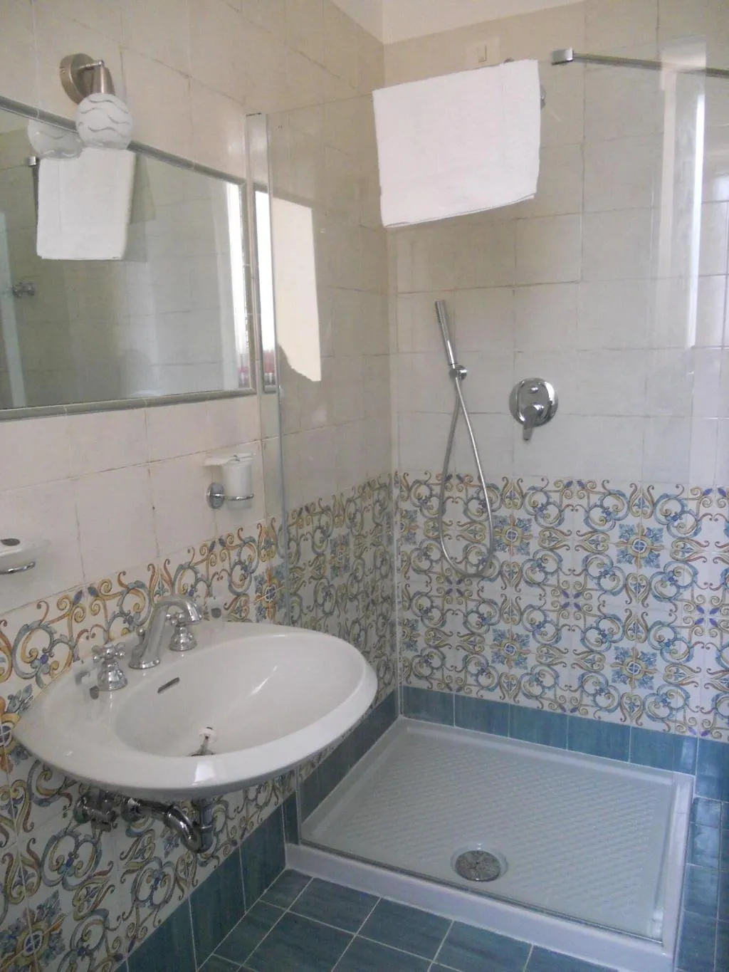Room, Sporting Club America, Naples