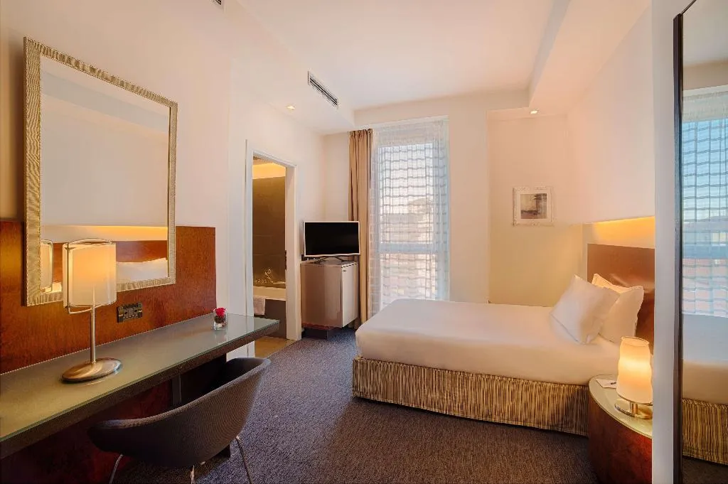 Room, NH Bergamo, Milan