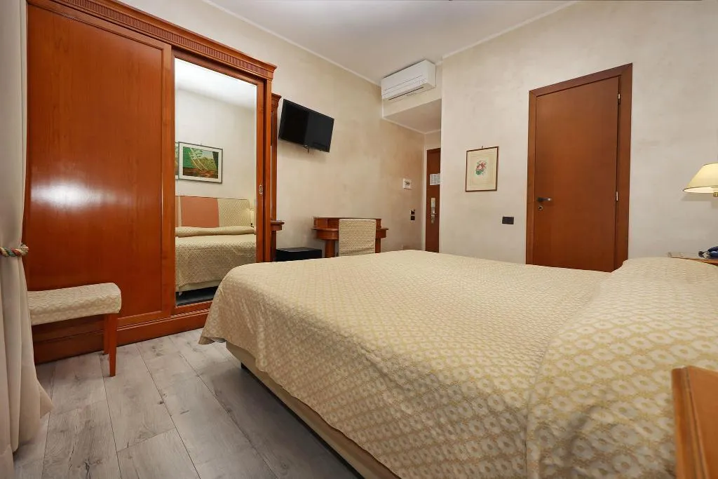 Double or Twin STANDARD Room, Rimini Hotel, Rome