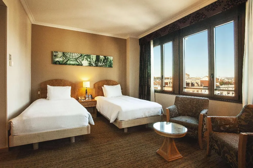 TWIN DELUXE GUEST ROOM Room, Hilton Milan, Milan