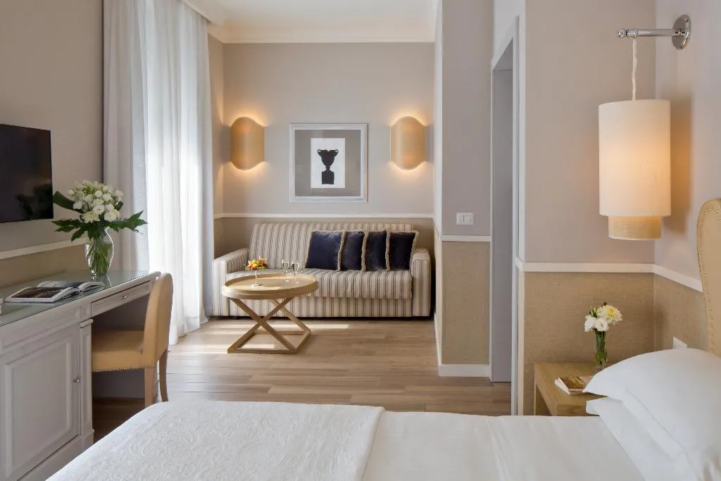 FAMILY ROOM STANDARD Room, Starhotels Terminus, Naples