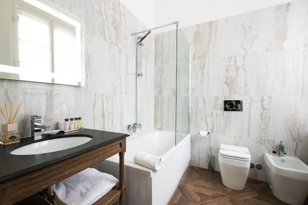 Room, Kf Deluxe B B, Florence