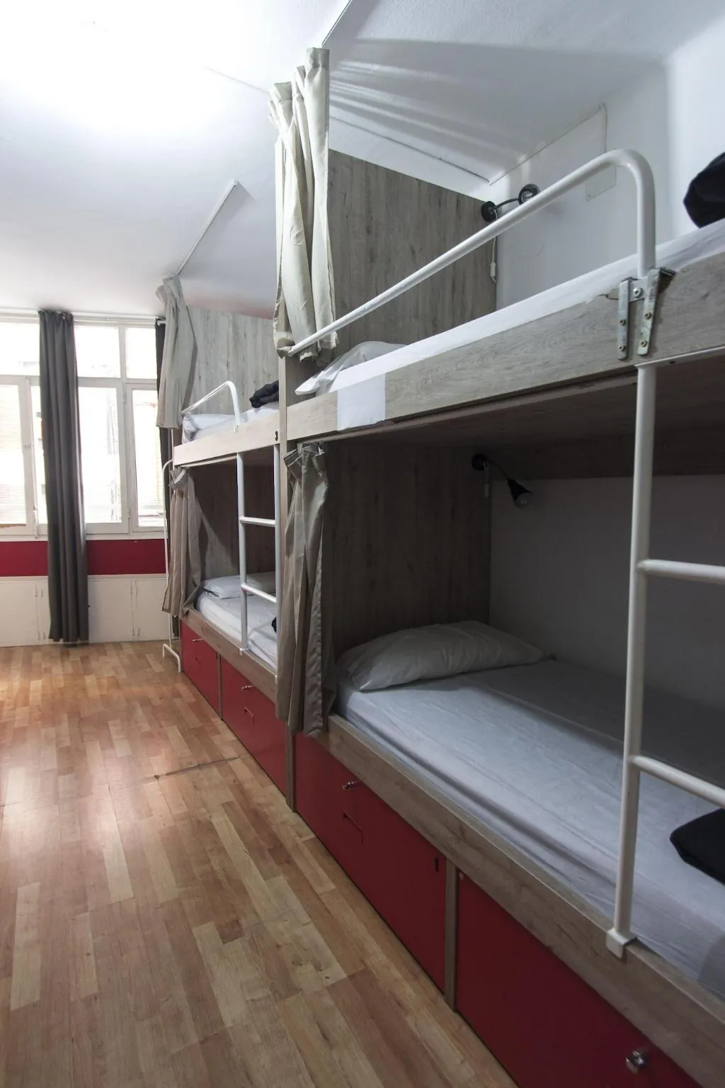 DOUBLE ONE BED Room, Break N Bed Hostel, Barcelona