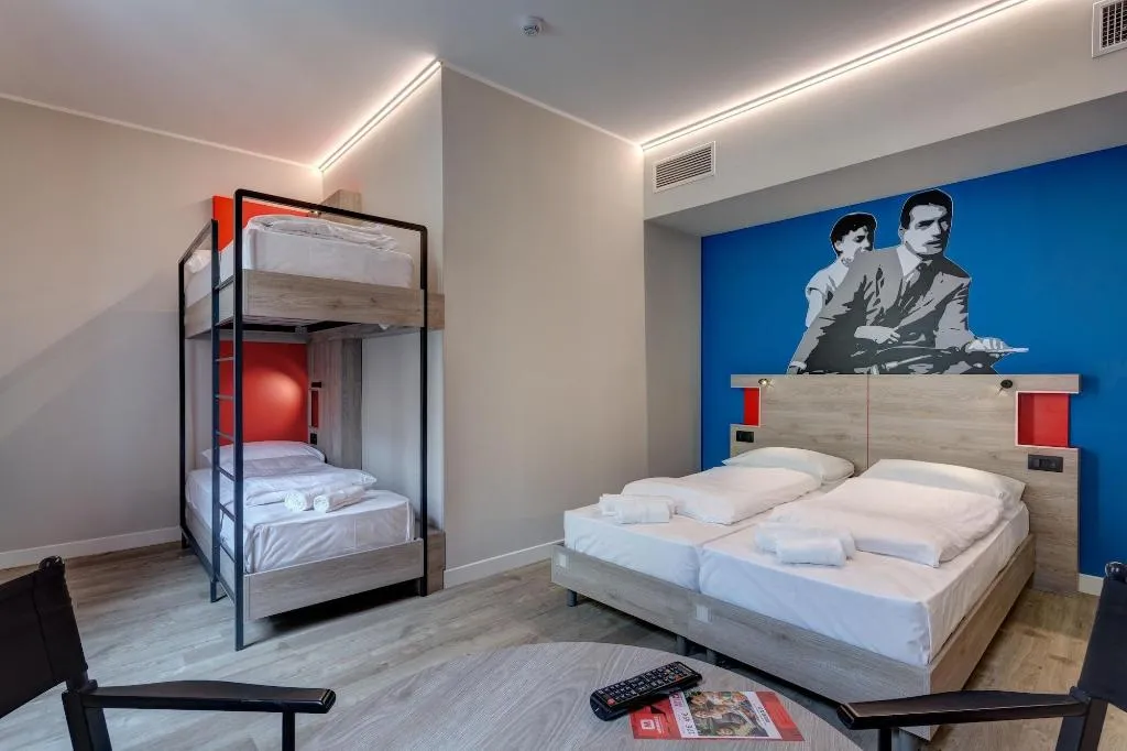 Room, Meininger Roma Termini, Naples