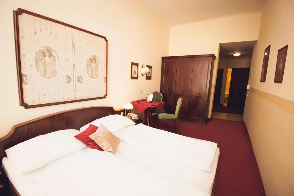 DOUBLE CLASSIC Room, Theaterhotel & Suites Wien, Vienna