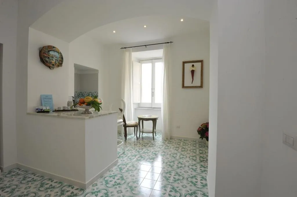 Room, Surriento Suites, Naples