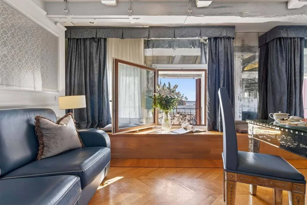 Room, Canaletto Luxury Suites – San Marco Luxury, Venice