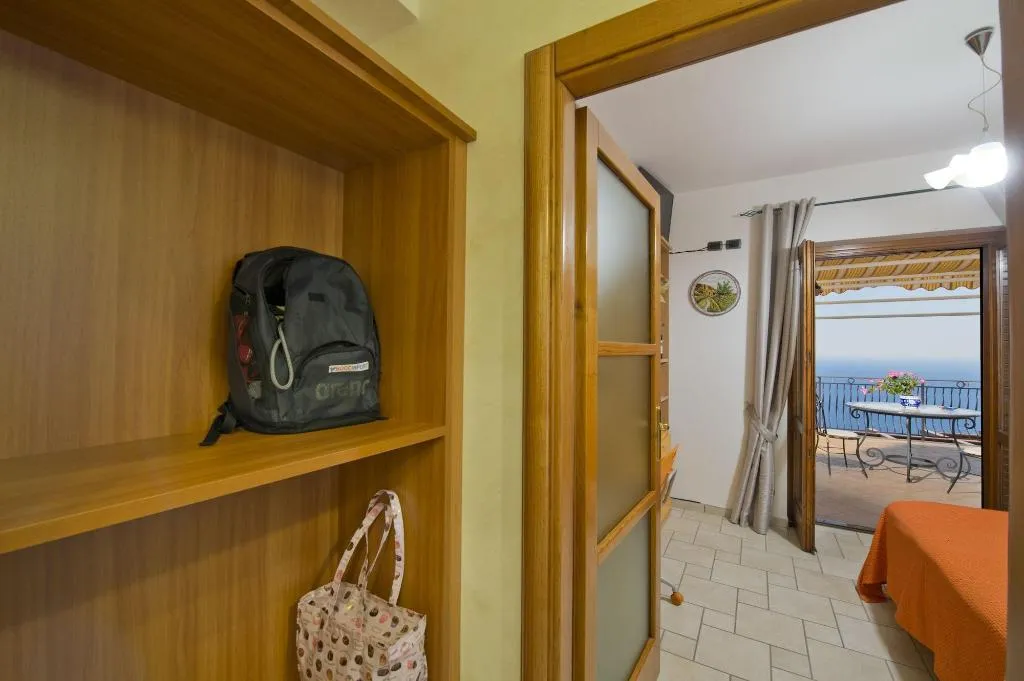 Room, La Mela Blu, Naples