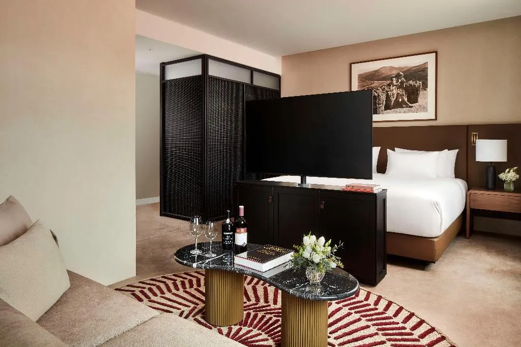 JUNIOR SUITE WITH VIEWS Room, Tivoli Kopke Porto Gaia Hotel, Porto
