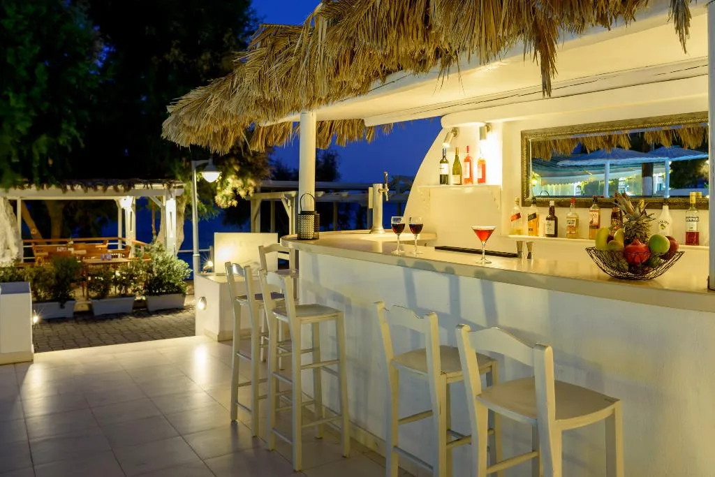 Bar, Alesahne Beach, Santorini