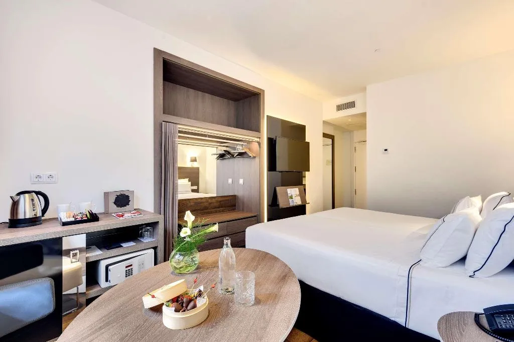 Double or Twin STANDARD Room, Melia Madrid Serrano, Madrid