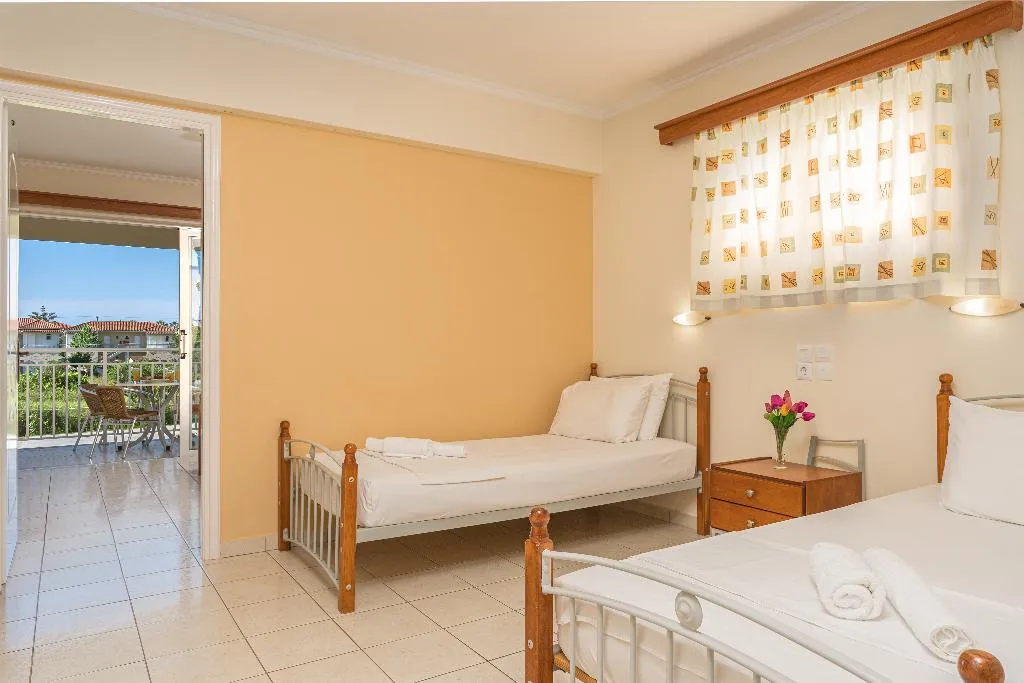 QUADRUPLE BASIC Room, Manousis Aparthotel, Zante