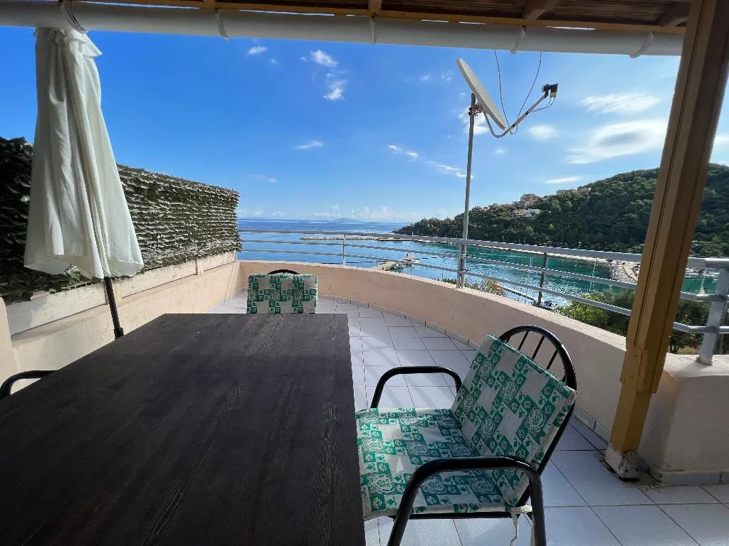 APARTMENT CAPACITY 5 Room, Harbour View, Kalamata