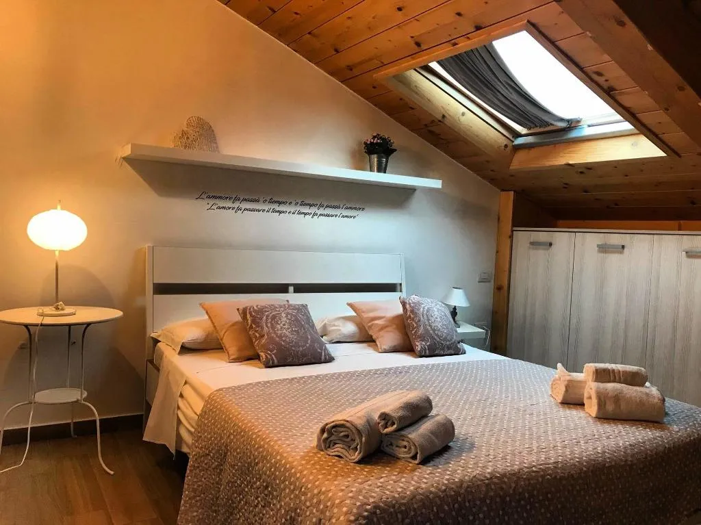 Room, Na Bona Nuttata, Naples