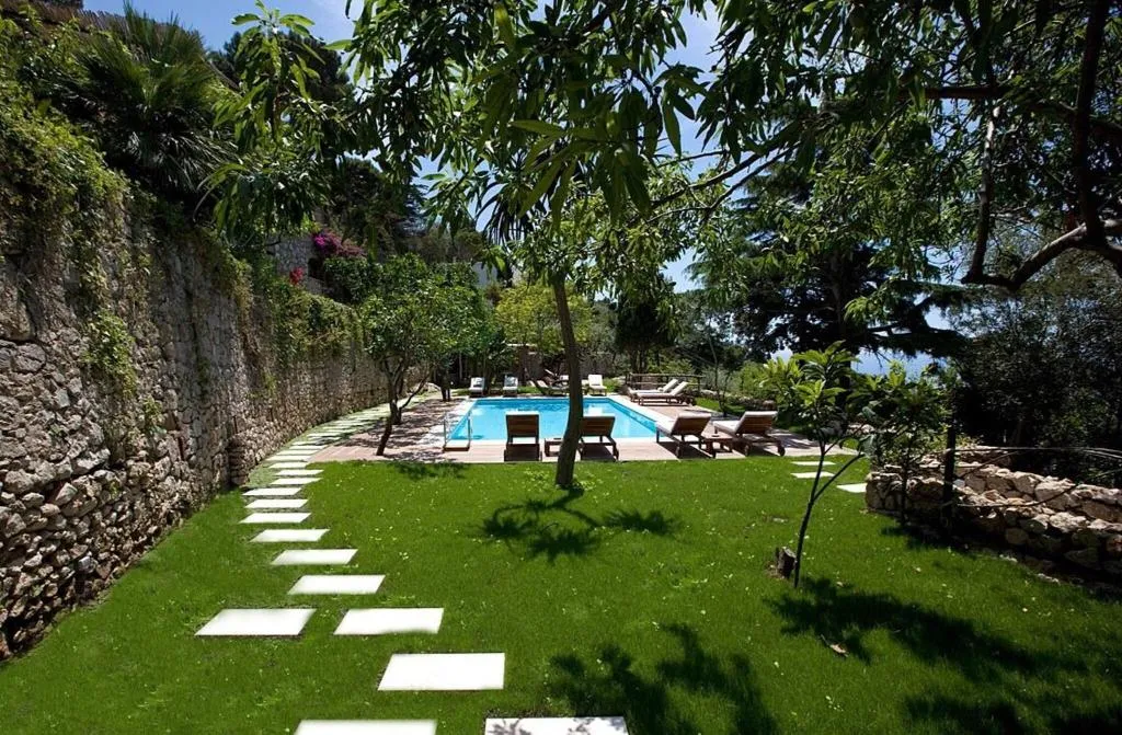 Pool, La Minerva, Naples