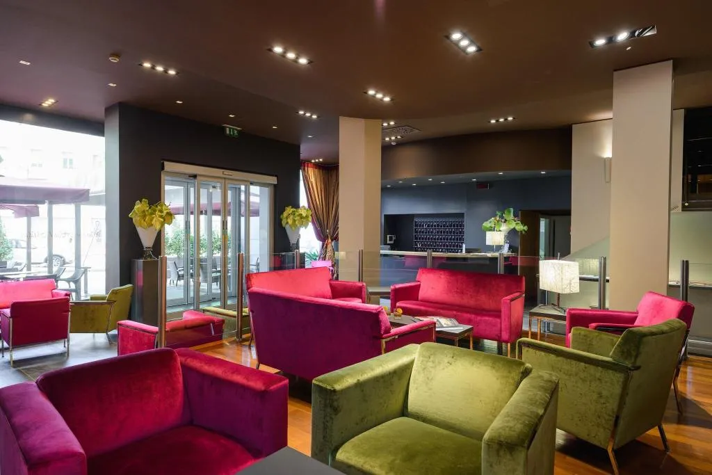 Lobby, Windsor, Milan
