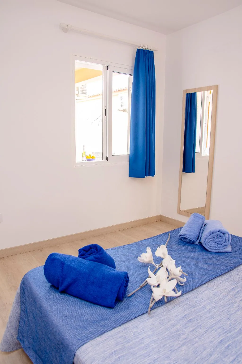Room, Maribel, Menorca
