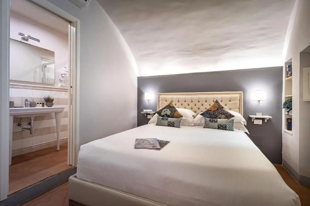 Room, Palazzo Ridolfi, Florence