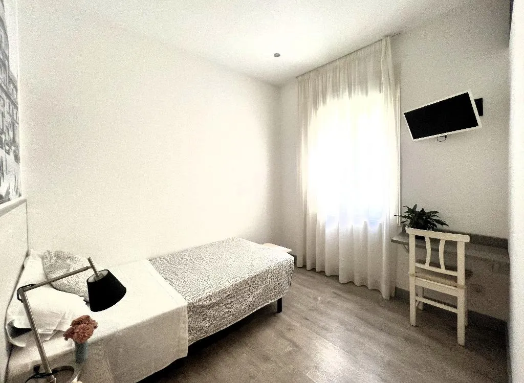 SINGLE STANDARD Room, San Lorenzo, Madrid