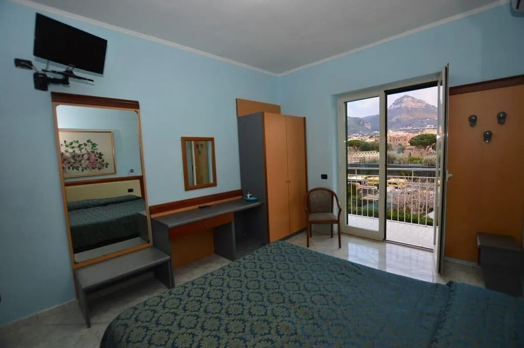 Room, Hotel Klein Wien, Naples